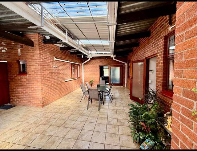 3 BEDROOM HOUSE FOR SALE IN HAYFIELDS